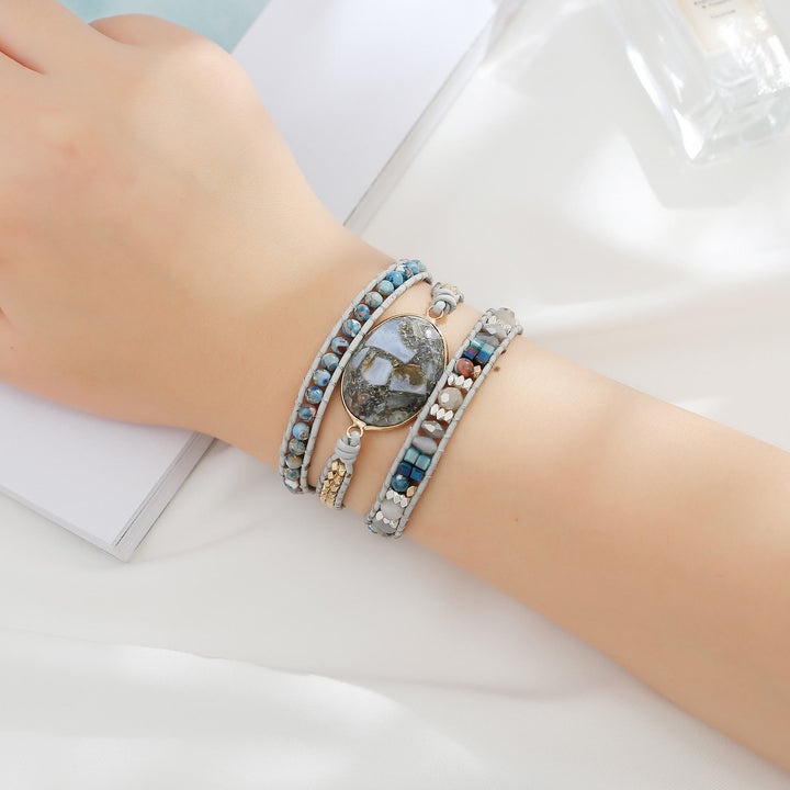 Pulsera trenzada multivuelta de calcedonia azul y jaspe oceánico de Olivenorma