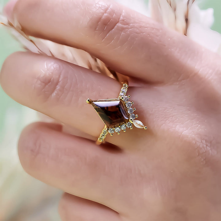 Anillo de compromiso Olivenorma"Piedra de la Purificación" con diamantes Herkimer en forma de cometa sal y pimienta