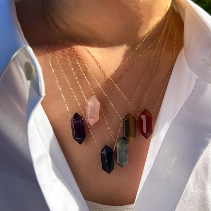 Collar de acero y titanio con colgante de doble punta de cristal Olivenorma