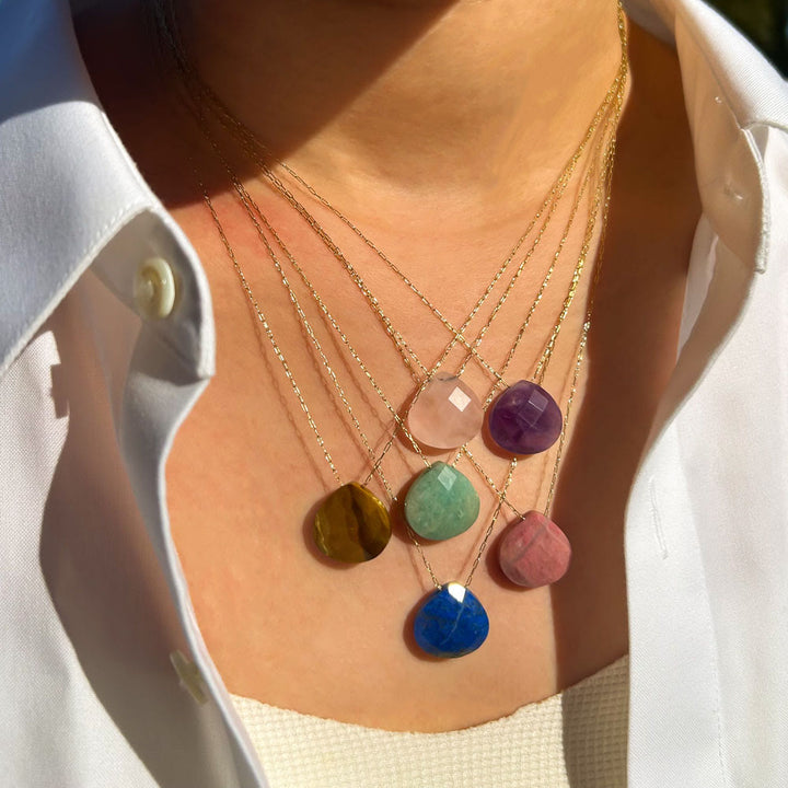 Collar con colgante de gota de agua facetada de cristal natural Olivenorma