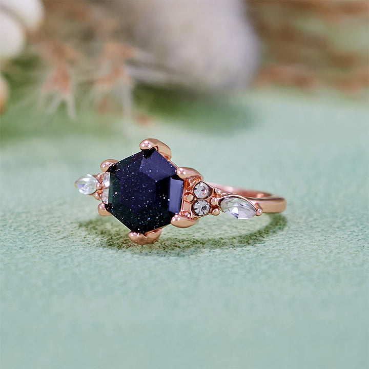 Anillo de compromiso Olivenorma con hoja de moissanita de arenisca azul con corte hexagonal