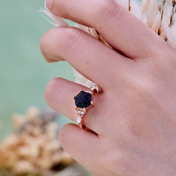 Anillo de compromiso Olivenorma con hoja de moissanita de arenisca azul con corte hexagonal