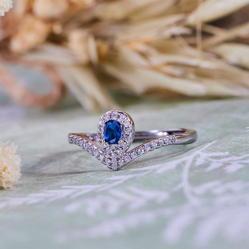 Anillo Olivenorma con corona en forma de lágrima y topacio azul