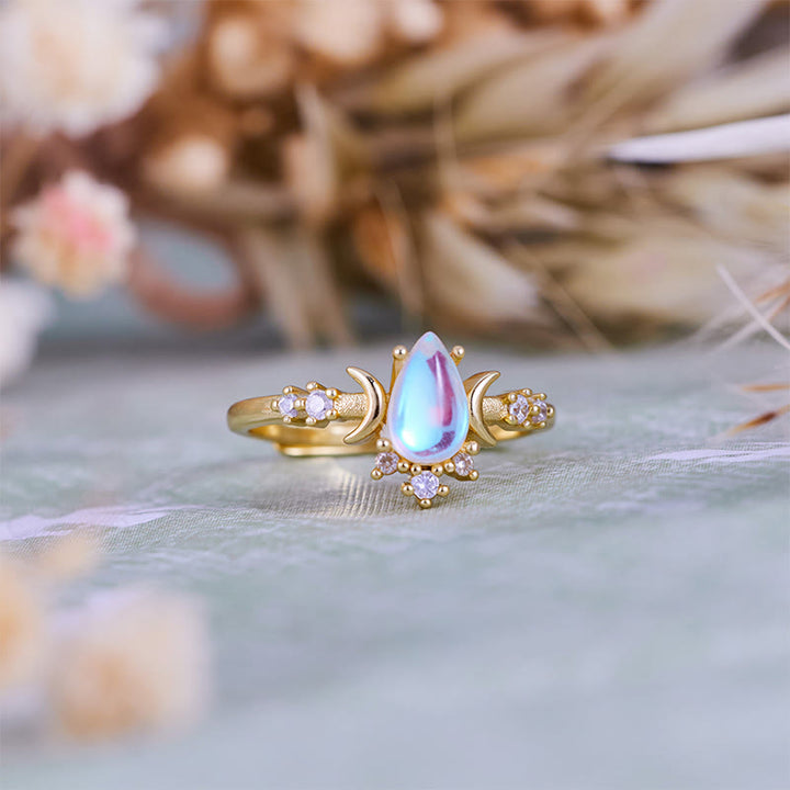 Anillo de doble luna con piedra lunar artificial talla lágrima de Olivenorma