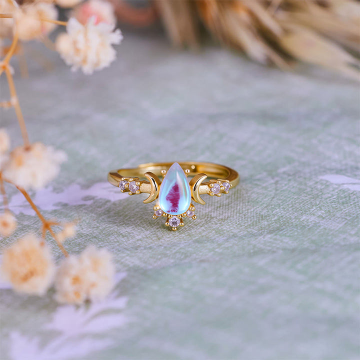 Anillo de doble luna con piedra lunar artificial talla lágrima de Olivenorma