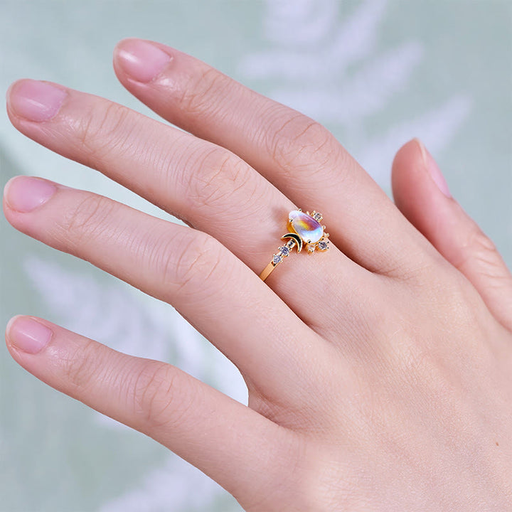 Anillo de doble luna con piedra lunar artificial talla lágrima de Olivenorma