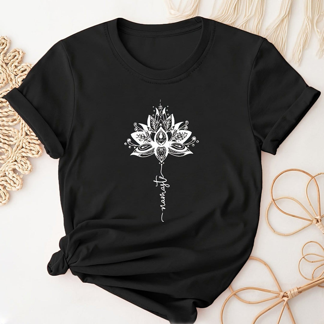 Camiseta Olivenorma de manga corta con cuello redondo y estampado de letras y loto