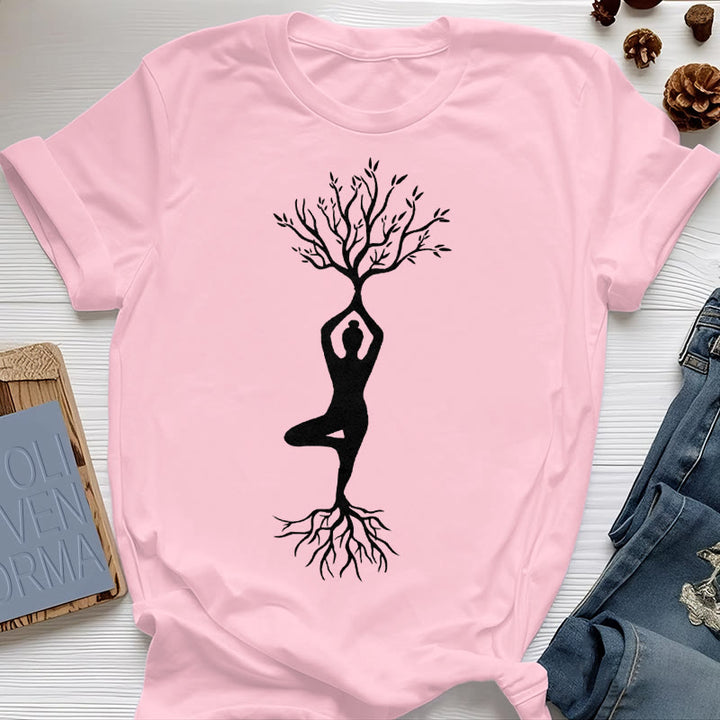 Camiseta Olivenorma con la postura del árbol de yoga con raíces