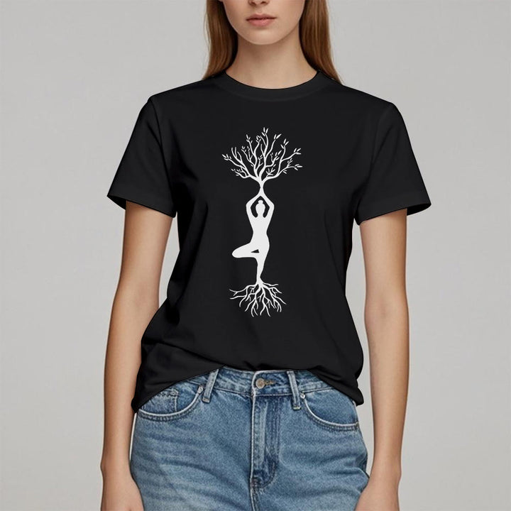 Camiseta Olivenorma con la postura del árbol de yoga con raíces