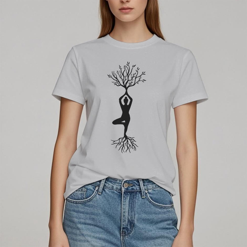Camiseta Olivenorma con la postura del árbol de yoga con raíces