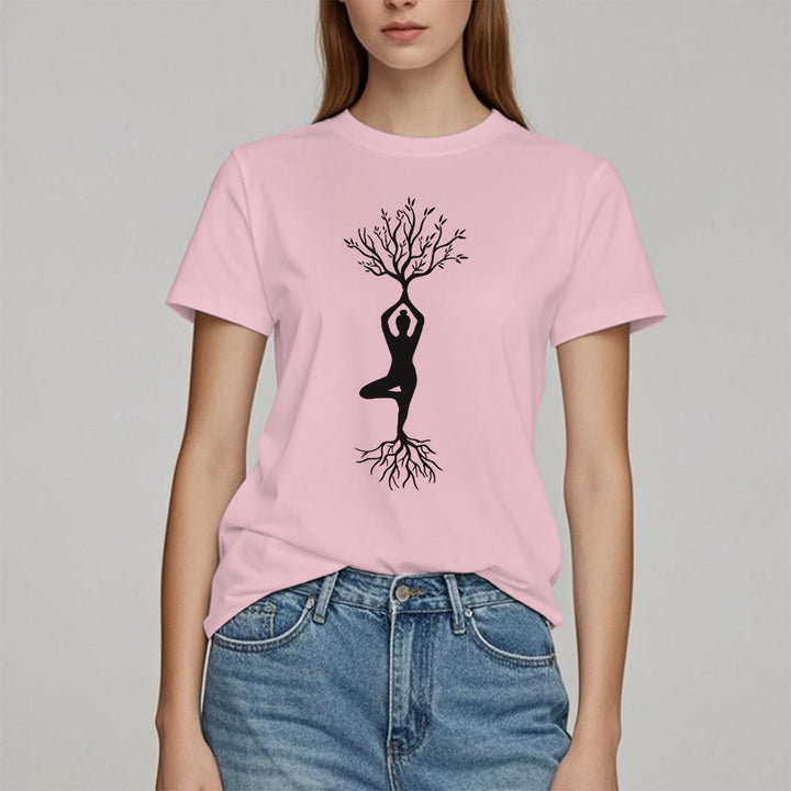 Camiseta Olivenorma con la postura del árbol de yoga con raíces