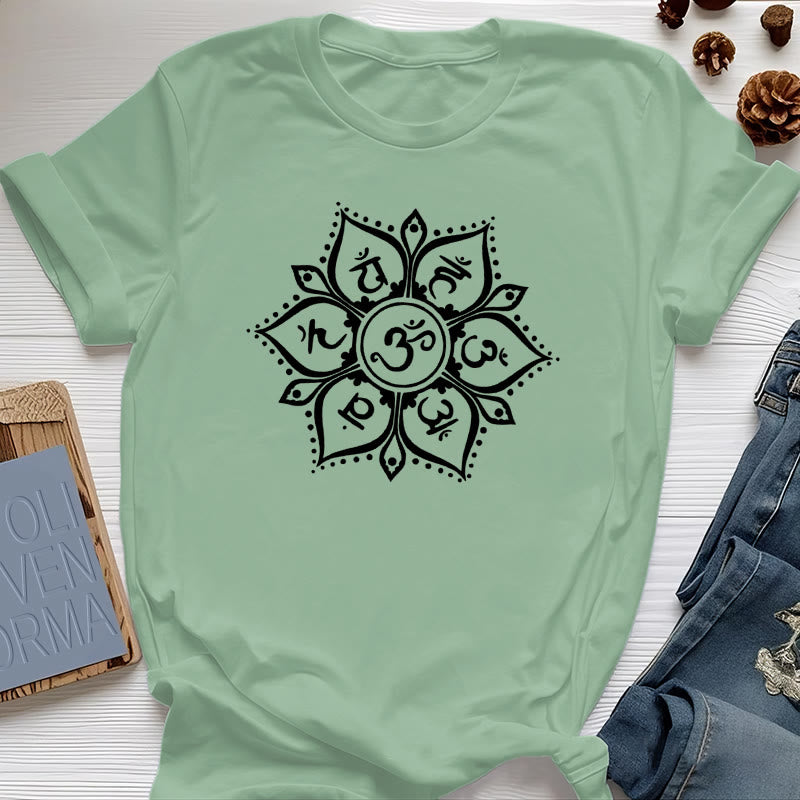 Camiseta Olivenorma con los siete símbolos de los chakras