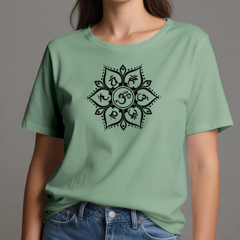 Camiseta Olivenorma con los siete símbolos de los chakras