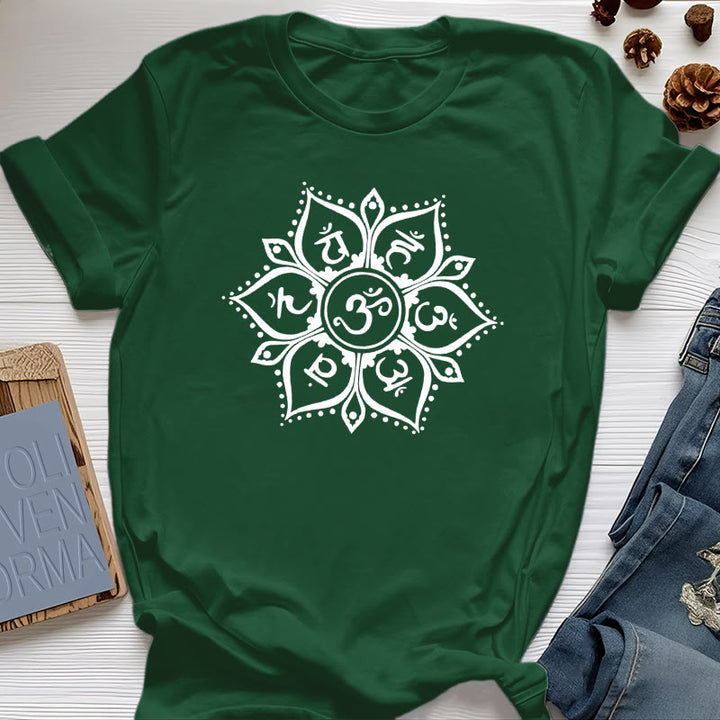 Camiseta Olivenorma con los siete símbolos de los chakras