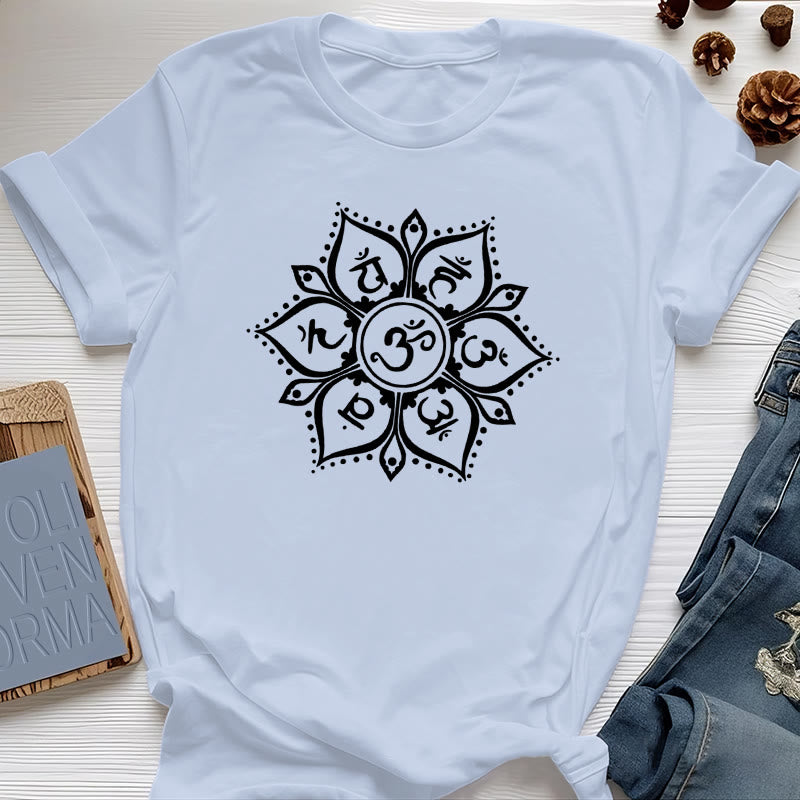 Camiseta Olivenorma con los siete símbolos de los chakras
