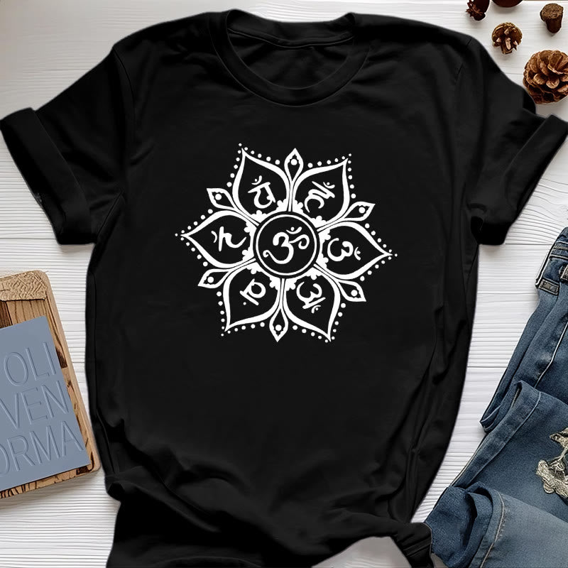 Camiseta Olivenorma con los siete símbolos de los chakras