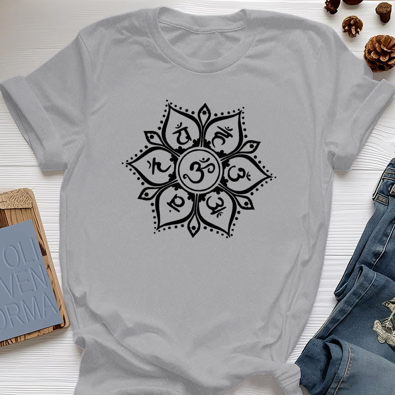 Camiseta Olivenorma con los siete símbolos de los chakras