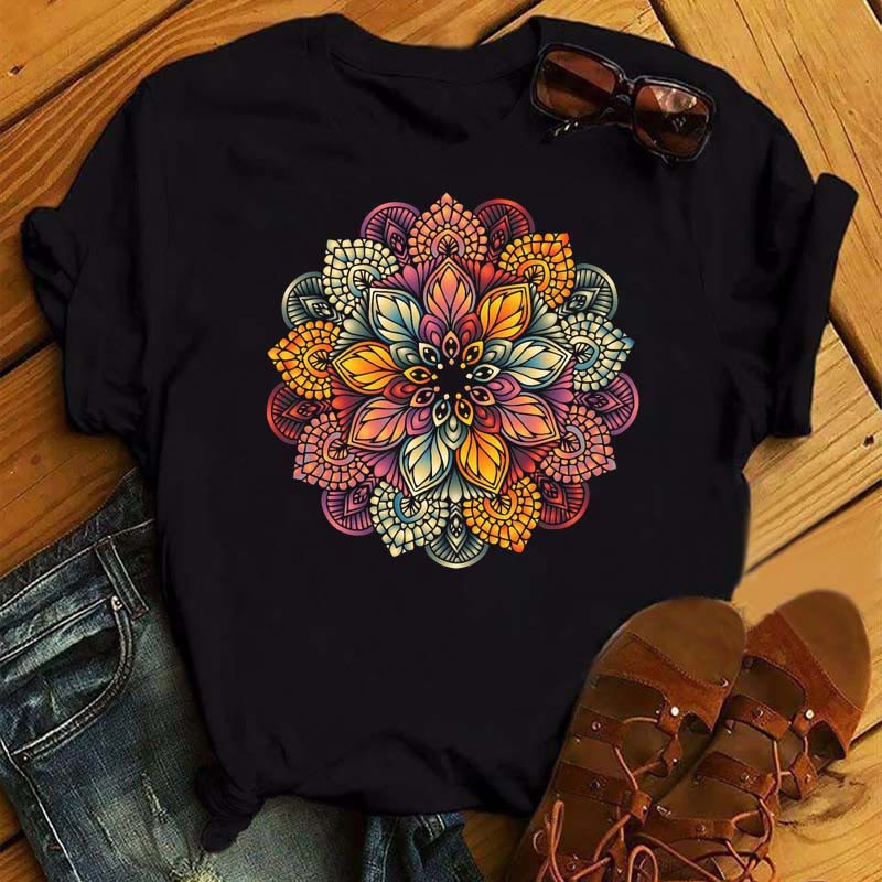 Camiseta negra con estampado geométrico colorido de loto de Olivenorma