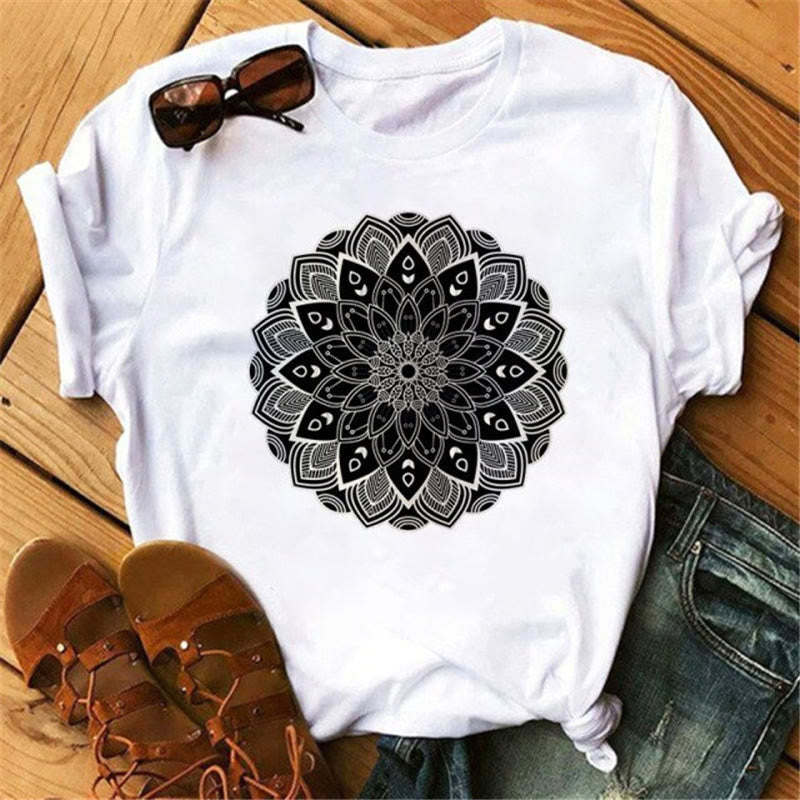 Camiseta blanca con estampado geométrico de loto de colores Olivenorma