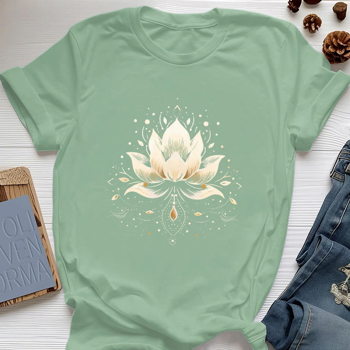 Camiseta de algodón puro con loto floreciente de Olivenorma - Verde claro - 2XL - image 18