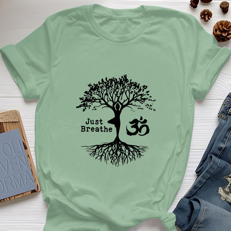 Camiseta espiritual Olivenorma "Solo respira" con el símbolo OM del árbol de yoga - Verde claro - 2XL - image 1