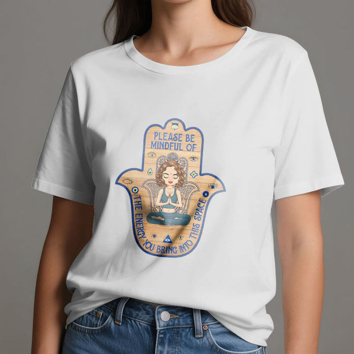 Camiseta de protección espiritual con la mano de hamsa de Olivenorma - image 2