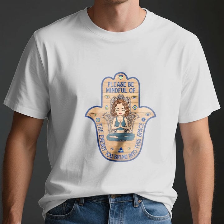 Camiseta de protección espiritual con la mano de hamsa de Olivenorma - image 3
