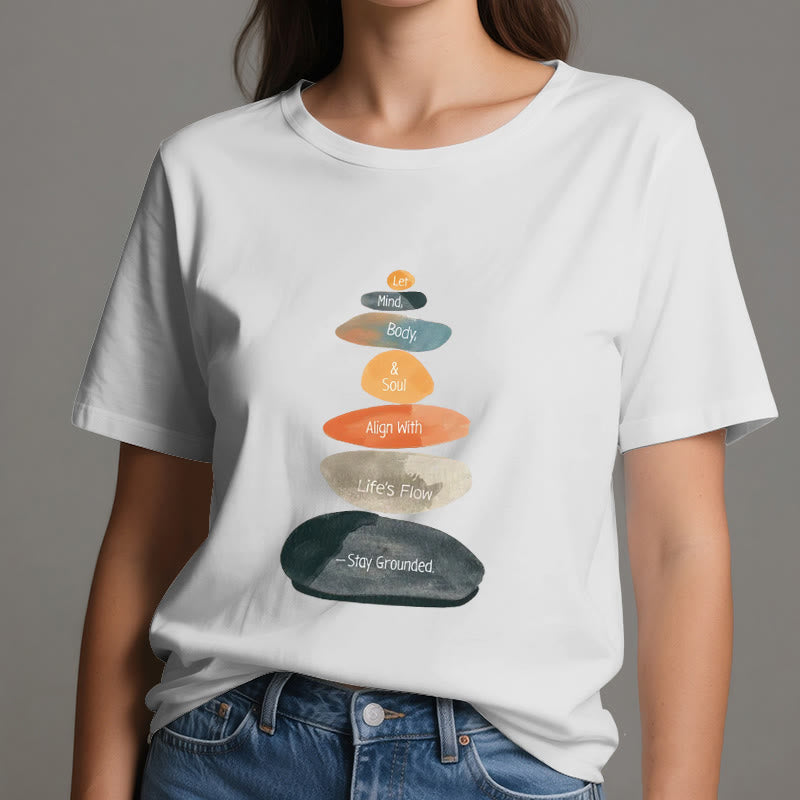 Camiseta espiritual ligera de algodón "Mantente en la Tierra" de Olivenorma - image 2