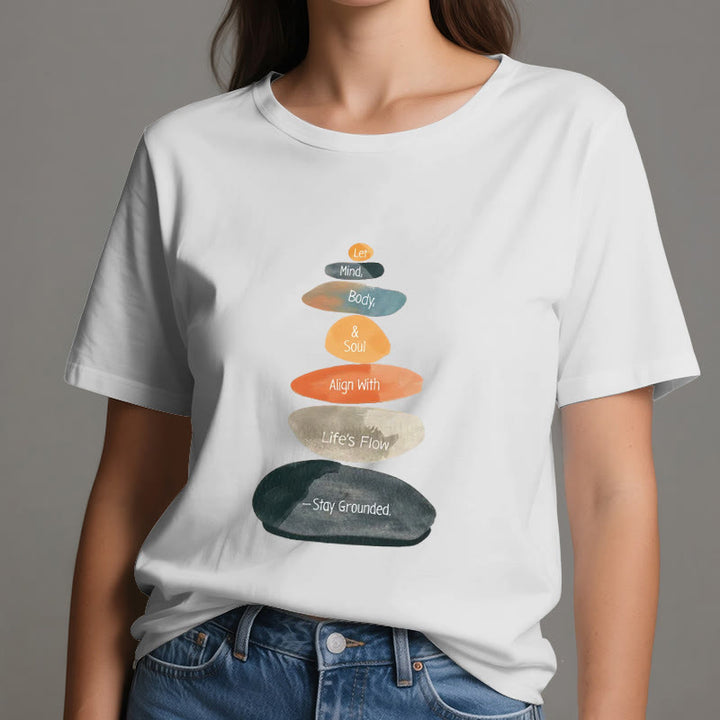 Camiseta espiritual ligera de algodón "Mantente en la Tierra" de Olivenorma - image 2
