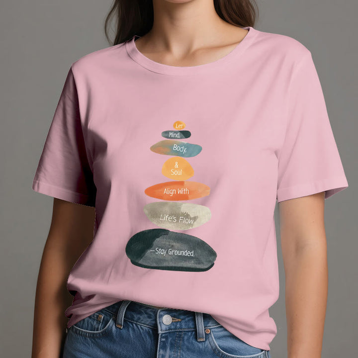Camiseta espiritual ligera de algodón "Mantente en la Tierra" de Olivenorma - image 15