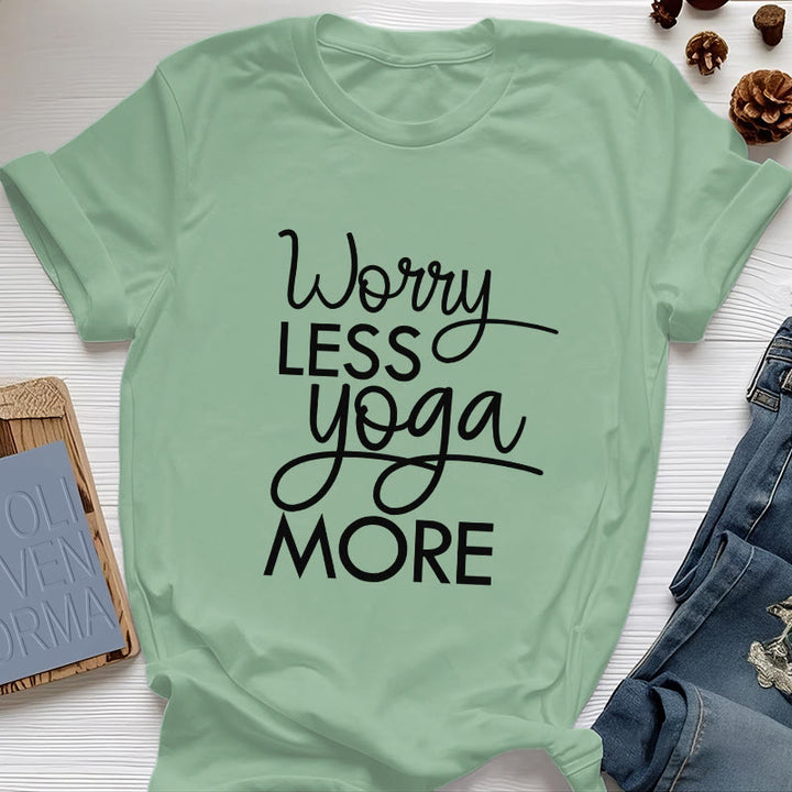 Camiseta Olivenorma "Preocúpate menos, haz más yoga" para amantes del yoga. Camiseta de meditación. - Verde claro - 2XL - image 18
