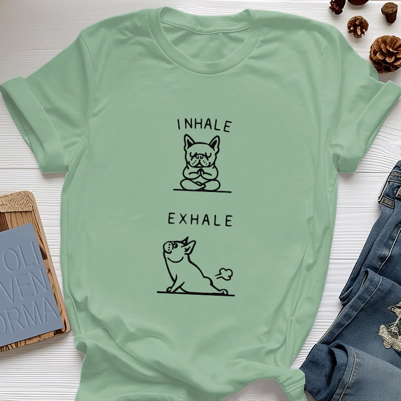 Camiseta espiritual divertida "Inhala y exhala" de Olivenorma Bulldog - Verde claro - 2XL - image 18