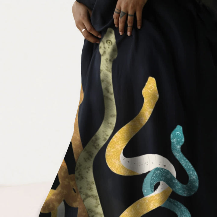 Vestido caftán negro con serpiente de Olivenorma