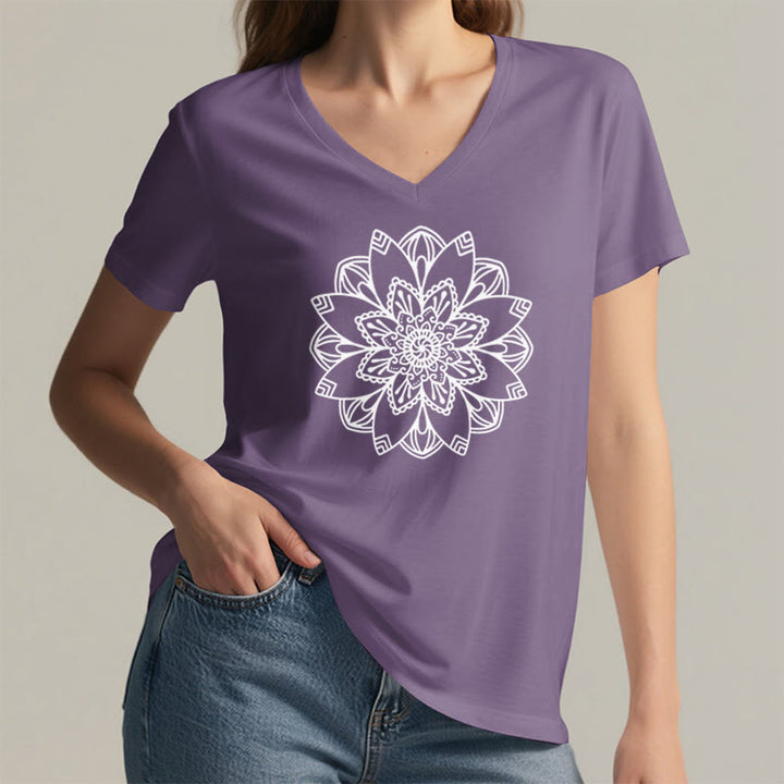 Camiseta floral de mandala Olivenorma con cuello en V y corte regular, camiseta espiritual de loto - image 21