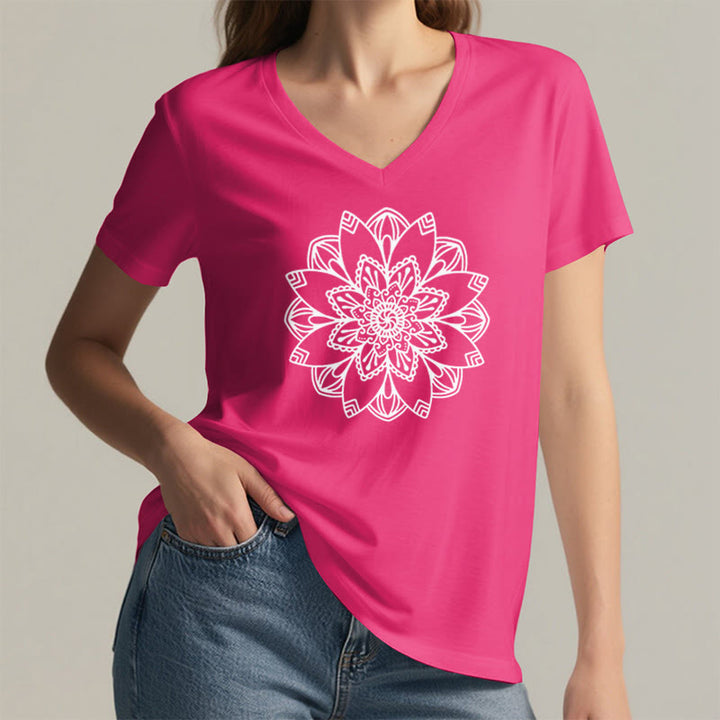 Camiseta floral de mandala Olivenorma con cuello en V y corte regular, camiseta espiritual de loto - image 31