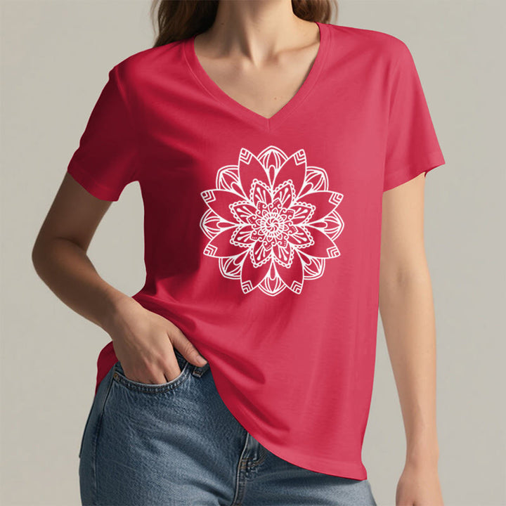 Camiseta floral de mandala Olivenorma con cuello en V y corte regular, camiseta espiritual de loto - image 29