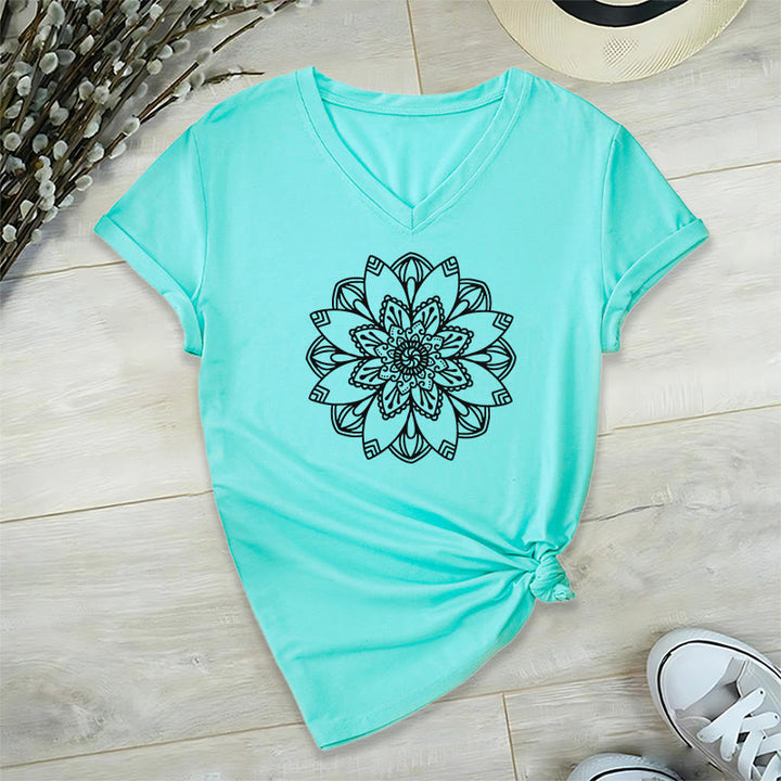 Camiseta floral de mandala Olivenorma con cuello en V y corte regular, camiseta espiritual de loto - Cian - 2XL - image 16
