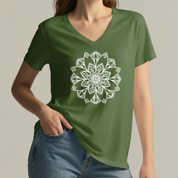 Camiseta floral de mandala Olivenorma con cuello en V y corte regular, camiseta espiritual de loto - image 27
