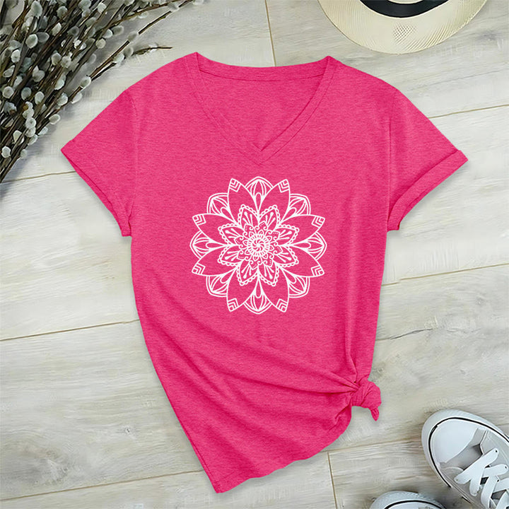 Camiseta floral de mandala Olivenorma con cuello en V y corte regular, camiseta espiritual de loto - Rosa intenso - 2XL - image 30