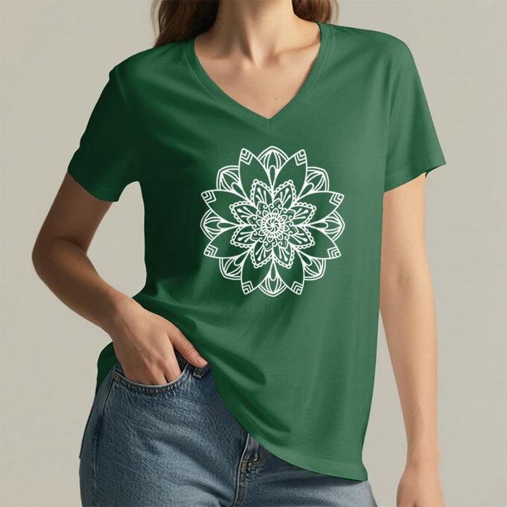 Camiseta floral de mandala Olivenorma con cuello en V y corte regular, camiseta espiritual de loto - image 19