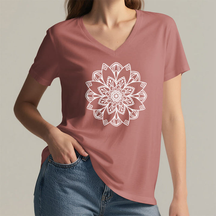 Camiseta floral de mandala Olivenorma con cuello en V y corte regular, camiseta espiritual de loto - image 2