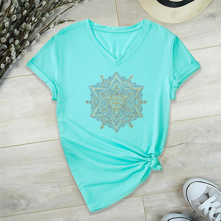 Camiseta de cuello en V con el símbolo del cubo de Metatro de Olivenorma , geometría sagrada, sanación y espiritualidad. - Cian - 2XL - image 19