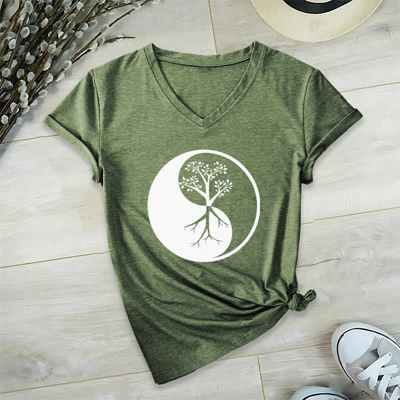 Camiseta Olivenorma con cuello en V para yoga, meditación y árbol Yin Yang - Verde oliva - 2XL - image 10
