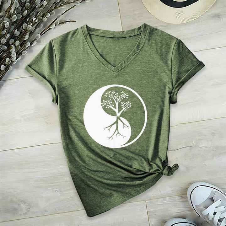 Camiseta Olivenorma con cuello en V para yoga, meditación y árbol Yin Yang - Verde oliva - 2XL - image 10