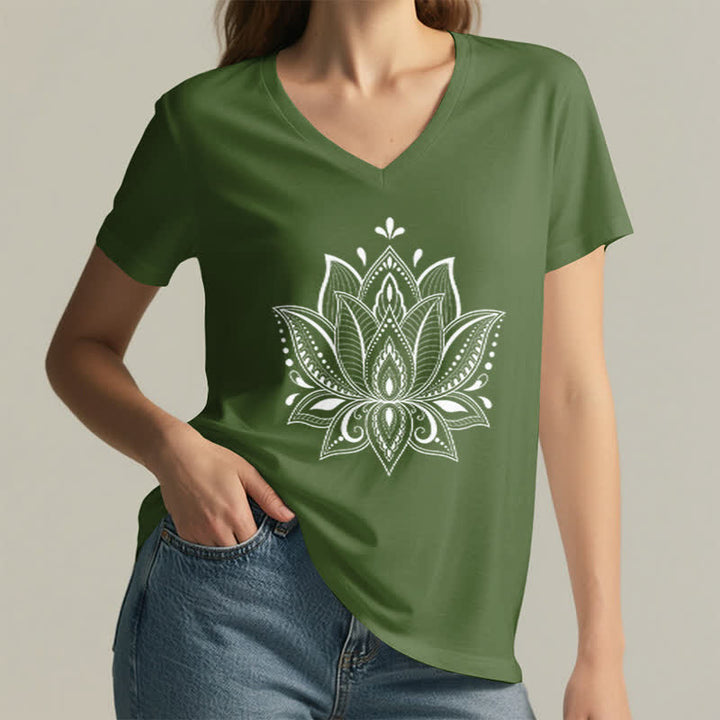 Camiseta Olivenorma con cuello en V y flor de loto con mandala - image 11