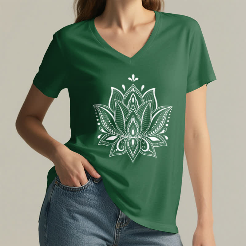 Camiseta Olivenorma con cuello en V y flor de loto con mandala - image 9