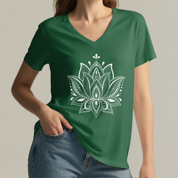 Camiseta Olivenorma con cuello en V y flor de loto con mandala - image 9