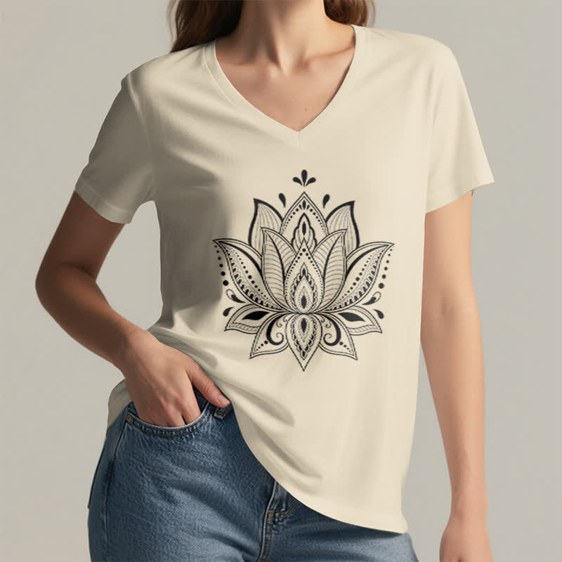 Camiseta Olivenorma con cuello en V y flor de loto con mandala - image 2