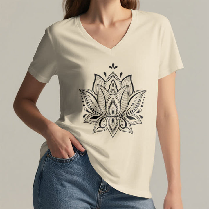 Camiseta Olivenorma con cuello en V y flor de loto con mandala - image 2