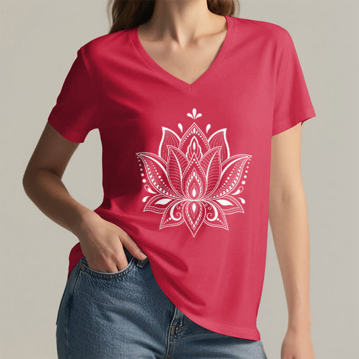 Camiseta Olivenorma con cuello en V y flor de loto con mandala - image 17